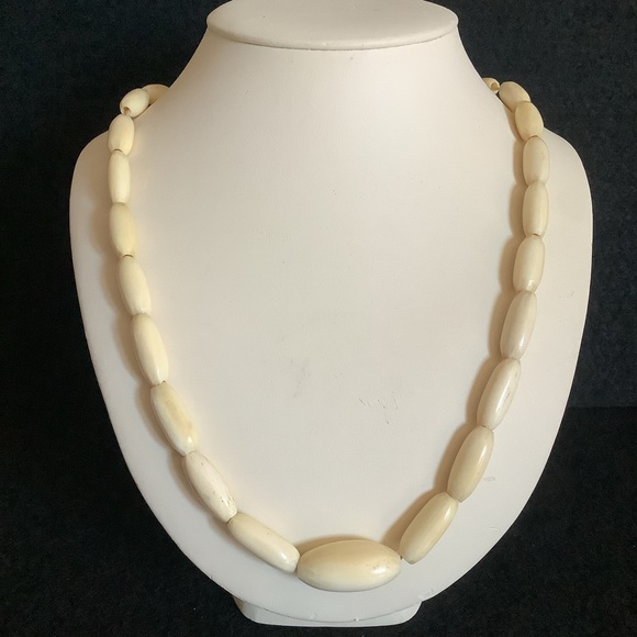 Vintage genuine ivory beads necklace. - Picture 8 of 12